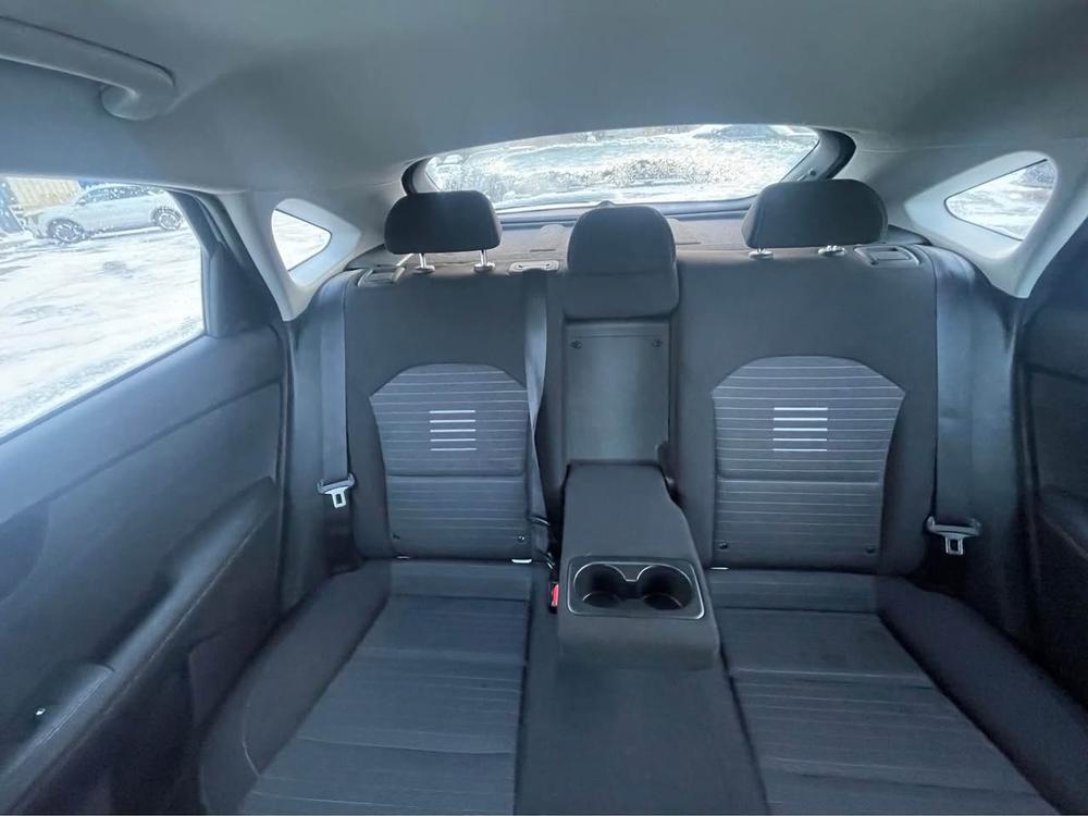 Kia Forte5 2020 Blanc usage à vendre Kia Forte5 2020 Blanc usage à vendre