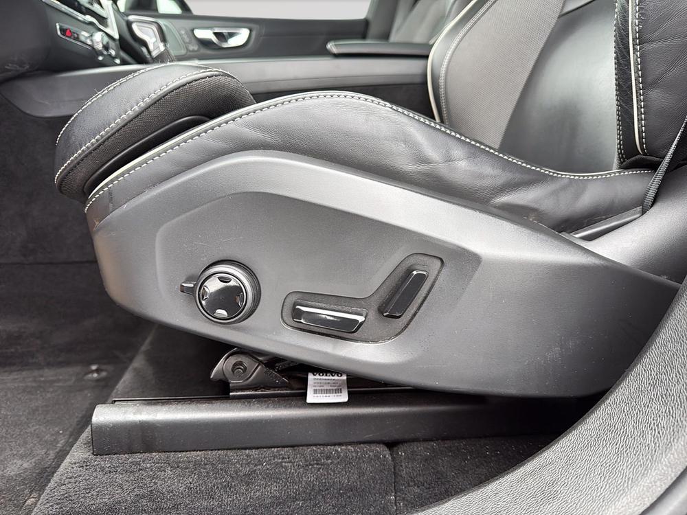 Volvo XC60 T6 R-DESIGN AWD 2021 d’occasion à vendre - 11