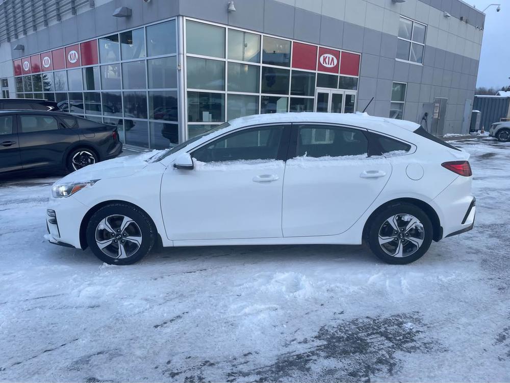 Kia Forte5 2020 Blanc usage à vendre Kia Forte5 2020 Blanc usage à vendre