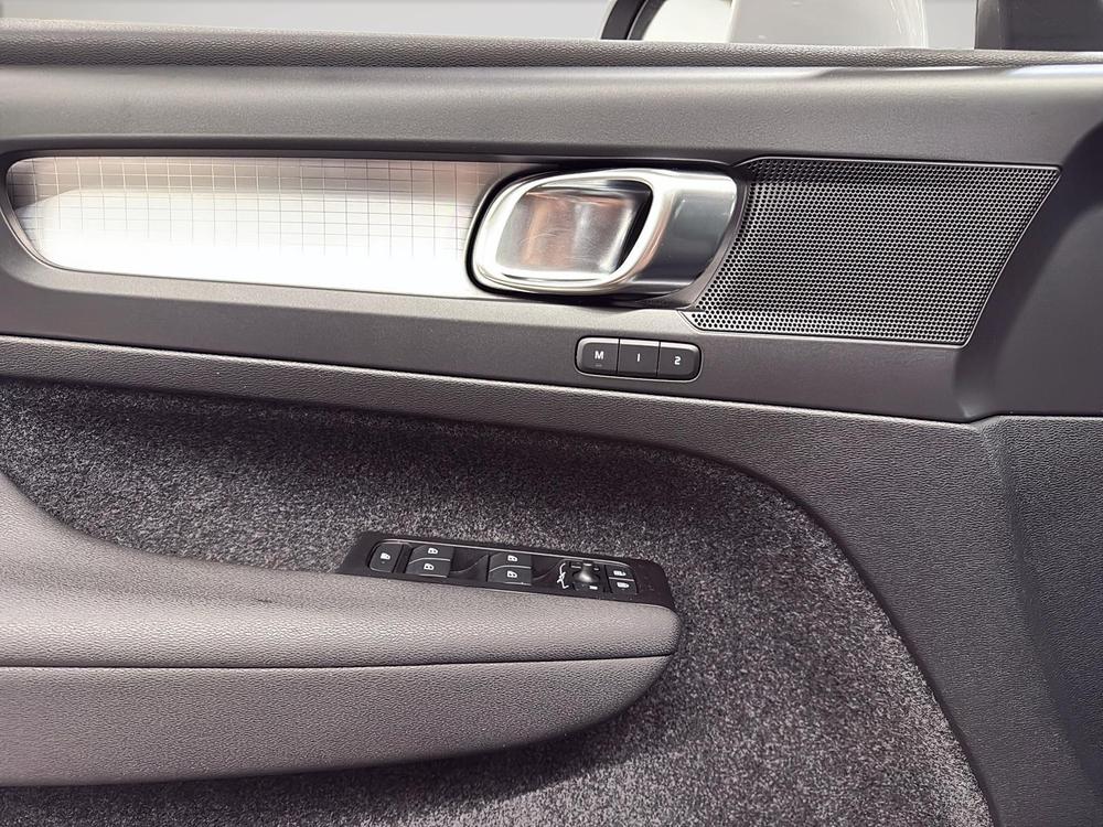 Volvo XC40 T5 MOMENTUM AWD // PREMIUM PACK 2022 d’occasion à vendre - 14