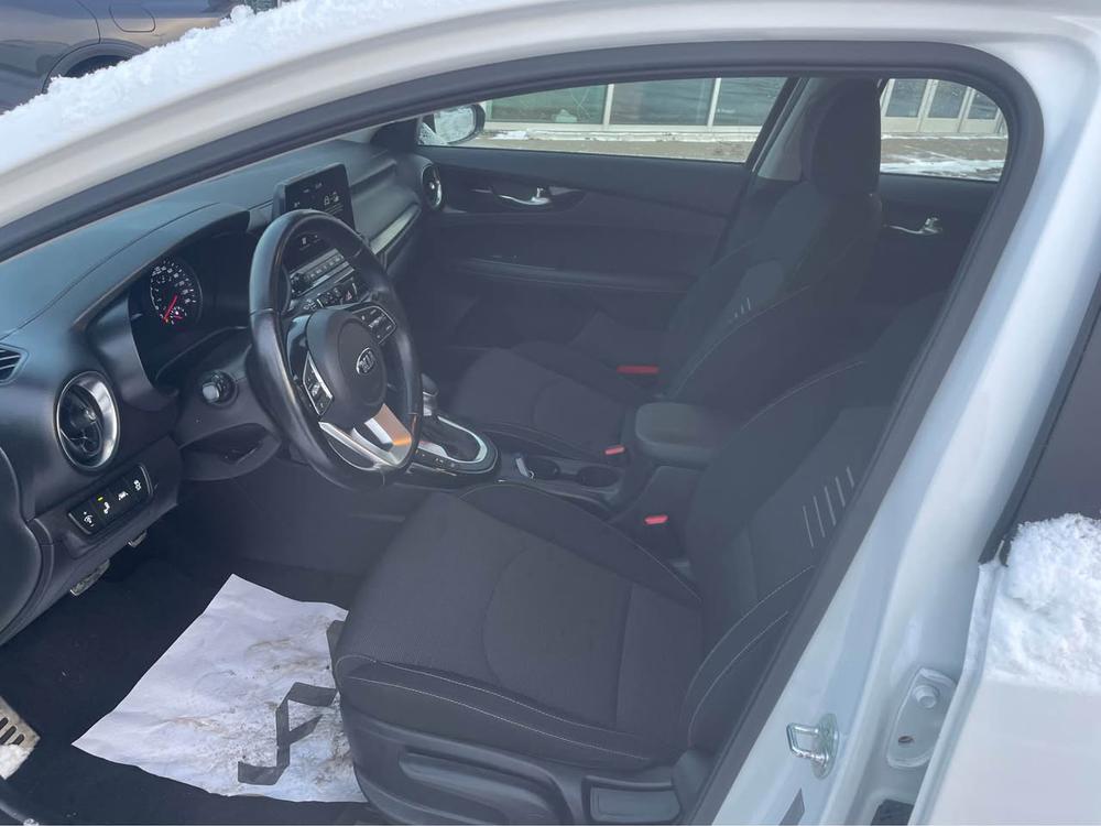 Kia Forte5 2020 Blanc usage à vendre Kia Forte5 2020 Blanc usage à vendre