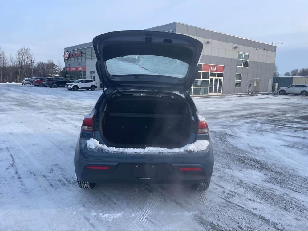Kia Rio 5 portes 2022 Bleu usage à vendre Kia Rio 5 portes 2022 Bleu usage à vendre