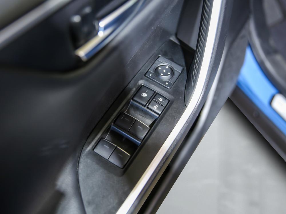 Toyota RAV4 XSE 2024 d&rsquo;occasion à vendre - 16