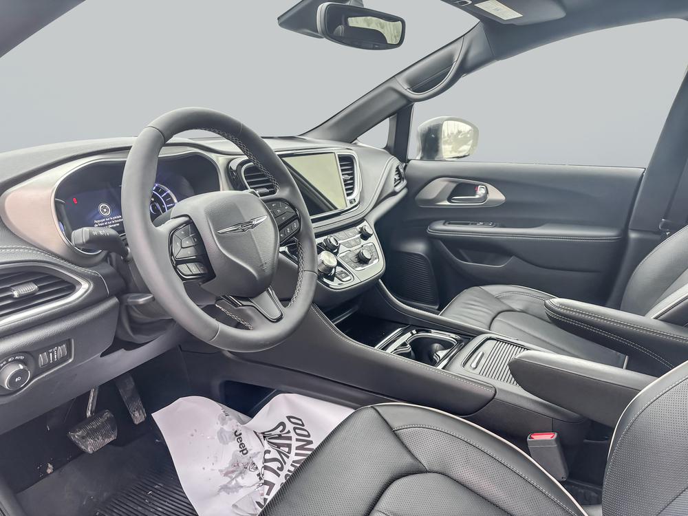 Chrysler Pacifica Hybrid Allure s 2024 d&rsquo;occasion à vendre - 13