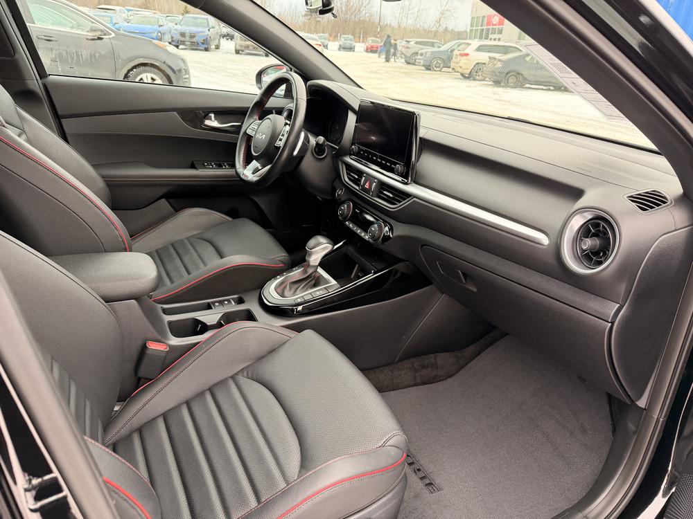 Kia Forte5 2023 Noir usage à vendre Kia Forte5 2023 Noir usage à vendre