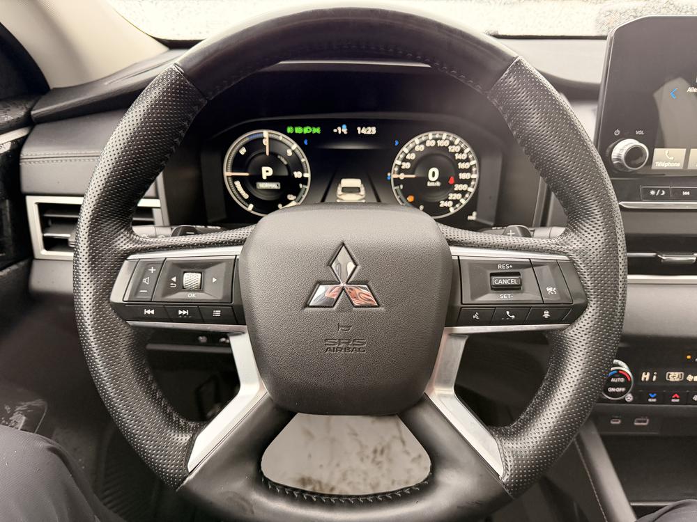 Mitsubishi Outlander PHEV 2023 Noir usage à vendre Mitsubishi Outlander PHEV 2023 Noir usage à vendre