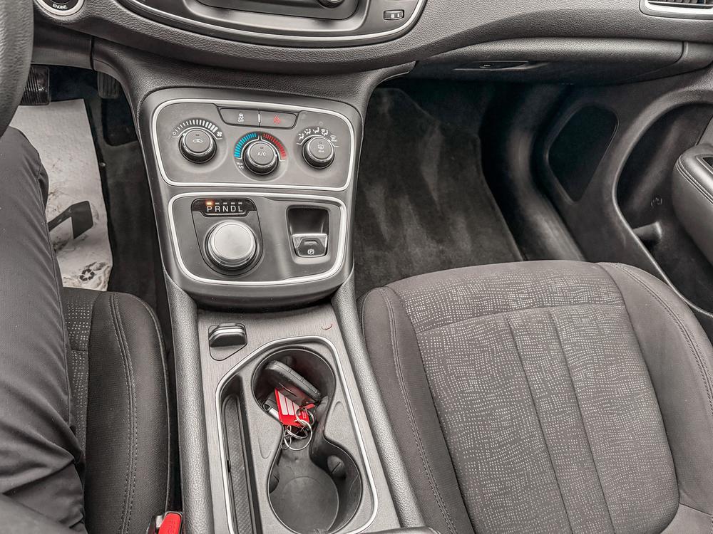 Chrysler 200 LX 2015 d&rsquo;occasion à vendre - 22