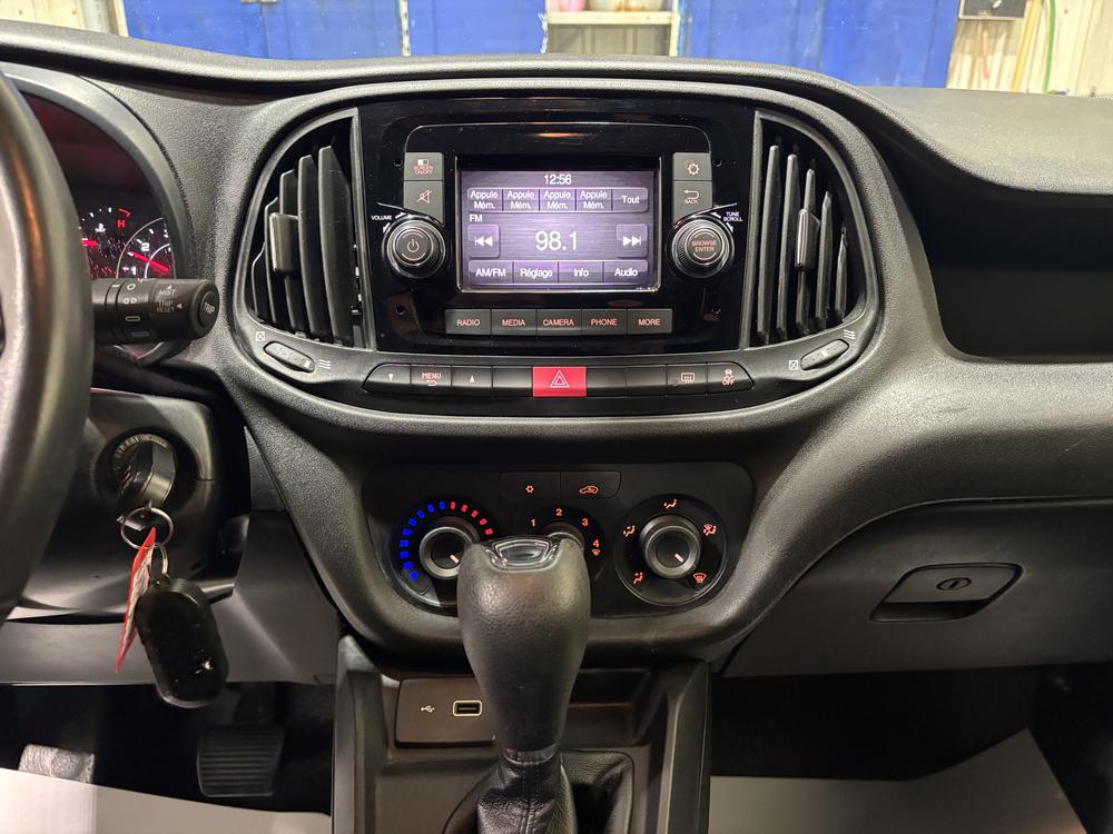 Ram ProMaster City fourgonnette utilitaire 2021 Blanc usage à vendre Ram ProMaster City fourgonnette utilitaire 2021 Blanc usage à vendre