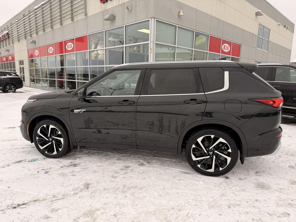 Mitsubishi Outlander PHEV 2023 Noir usage à vendre Mitsubishi Outlander PHEV 2023 Noir usage à vendre