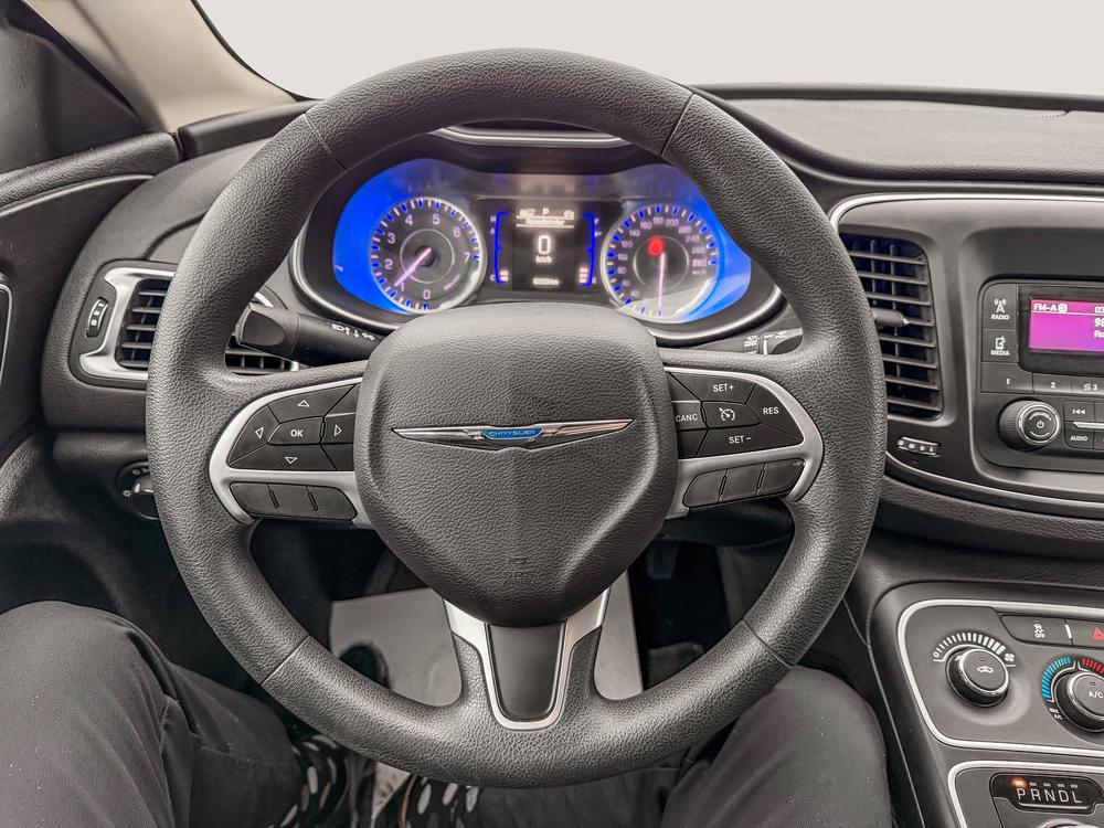 Chrysler 200 LX 2015 d&rsquo;occasion à vendre - 14