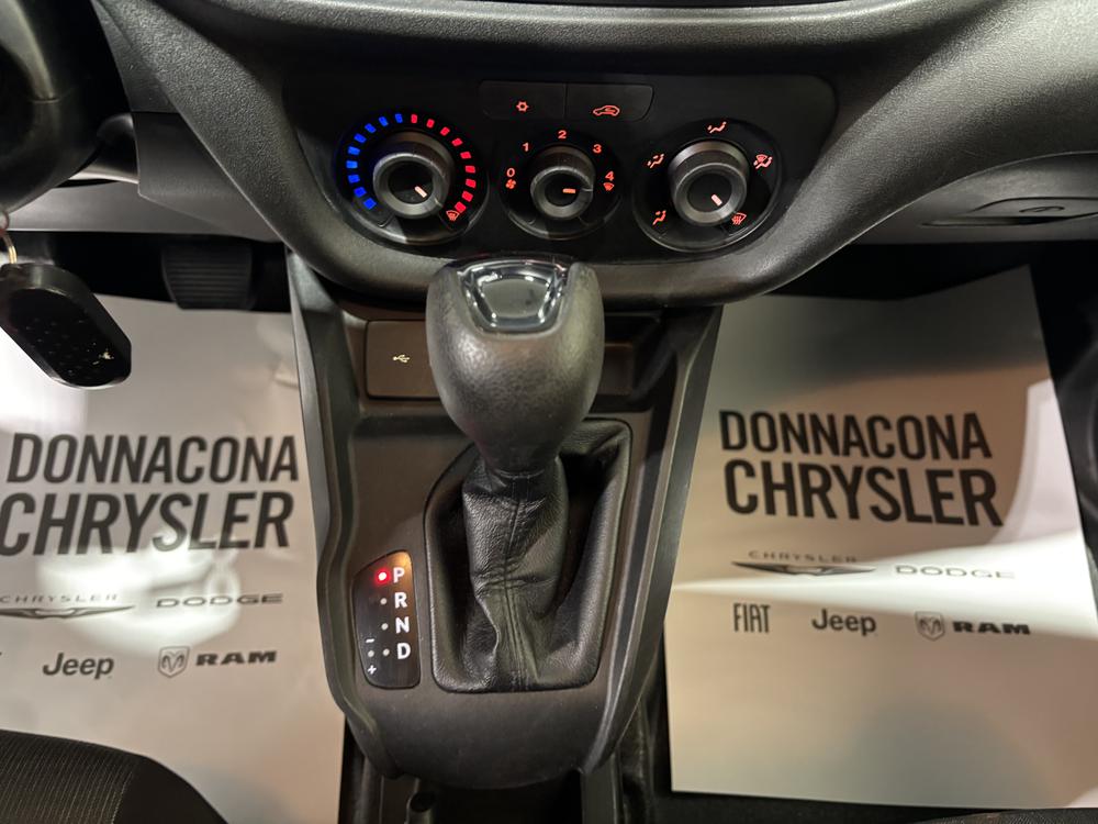 Ram ProMaster City fourgonnette utilitaire 2021 Blanc usage à vendre Ram ProMaster City fourgonnette utilitaire 2021 Blanc usage à vendre