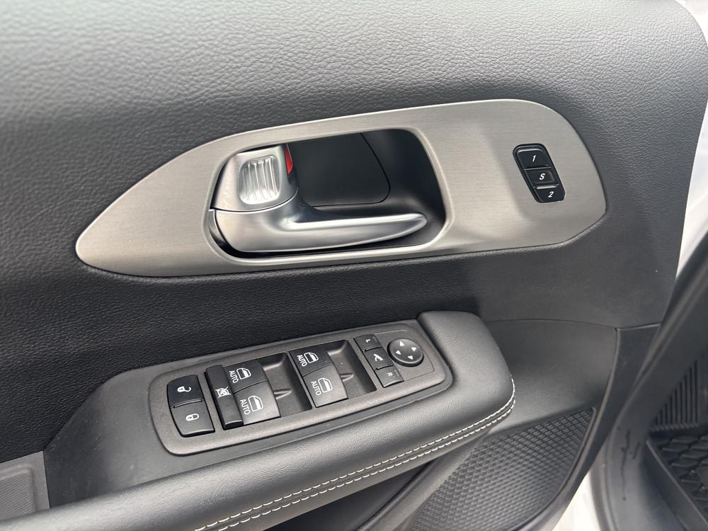 Chrysler Pacifica Hybrid 2024 Blanc usage à vendre Chrysler Pacifica Hybrid 2024 Blanc usage à vendre