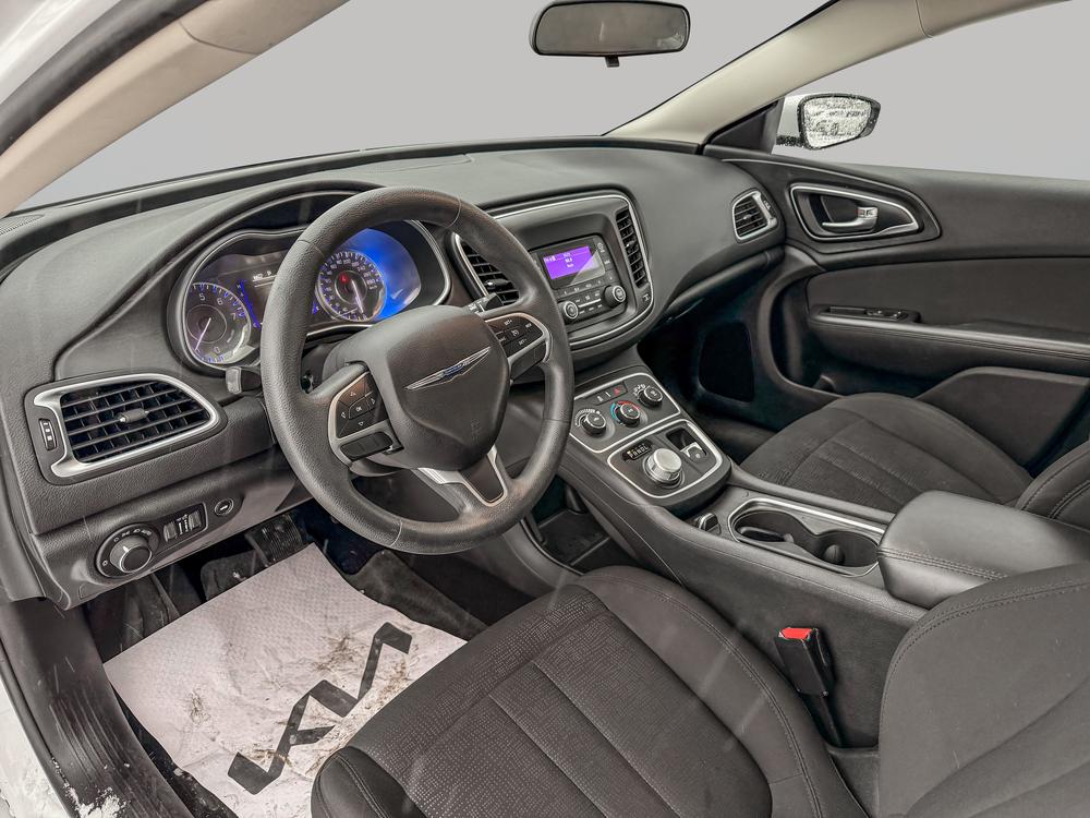 Chrysler 200 LX 2015 d&rsquo;occasion à vendre - 11