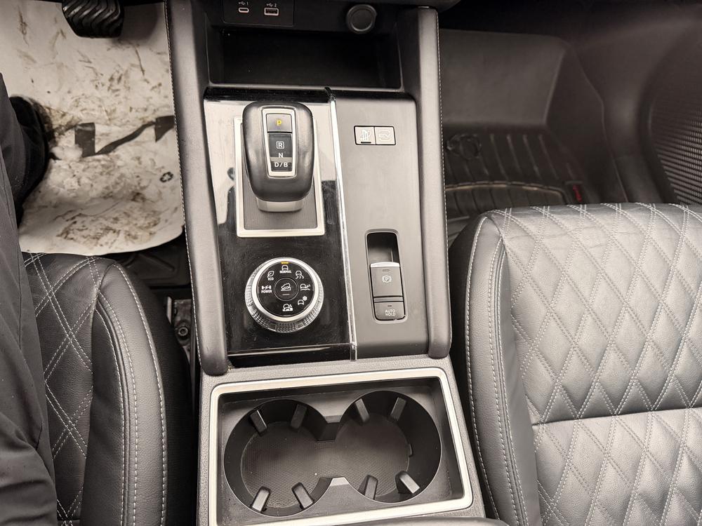 Mitsubishi Outlander PHEV 2023 Noir usage à vendre Mitsubishi Outlander PHEV 2023 Noir usage à vendre