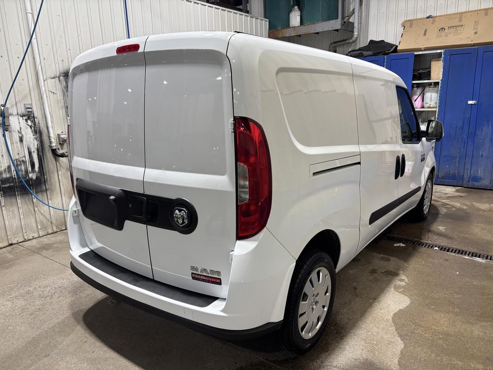 Ram ProMaster City fourgonnette utilitaire 2021 Blanc usage à vendre Ram ProMaster City fourgonnette utilitaire 2021 Blanc usage à vendre