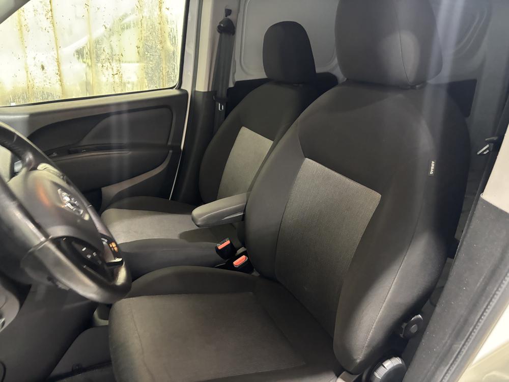 Ram ProMaster City fourgonnette utilitaire 2021 Blanc usage à vendre Ram ProMaster City fourgonnette utilitaire 2021 Blanc usage à vendre