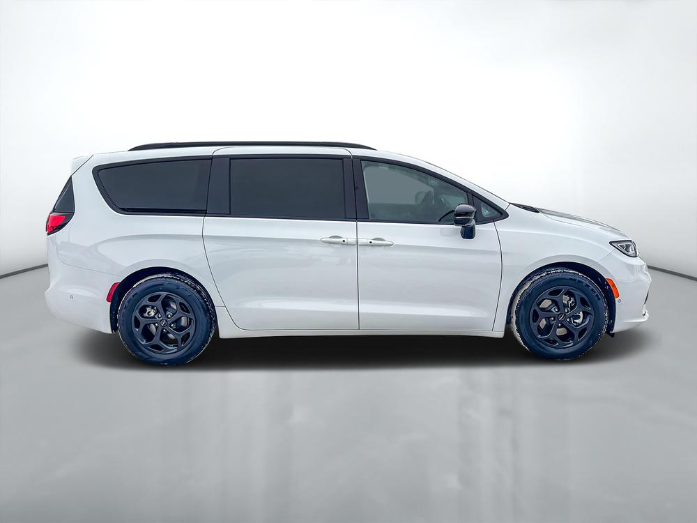 Chrysler Pacifica Hybrid Allure s 2024 d&rsquo;occasion à vendre - 9