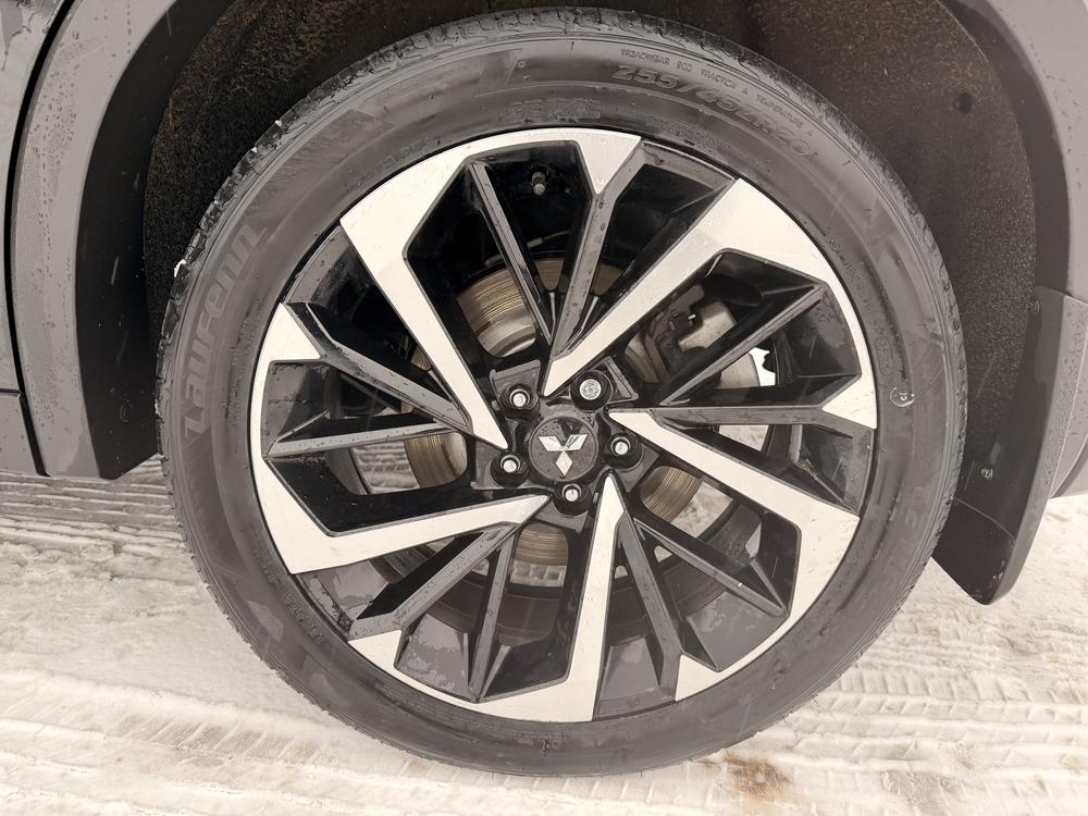 Mitsubishi Outlander PHEV 2023 Noir usage à vendre Mitsubishi Outlander PHEV 2023 Noir usage à vendre