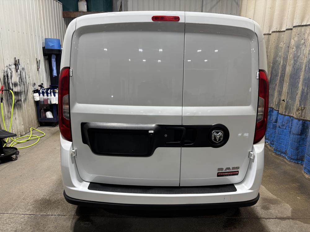 Ram ProMaster City fourgonnette utilitaire 2021 Blanc usage à vendre Ram ProMaster City fourgonnette utilitaire 2021 Blanc usage à vendre