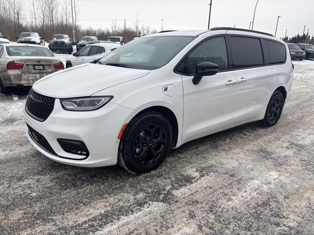 Chrysler Pacifica Hybrid 2024 Blanc usage à vendre Chrysler Pacifica Hybrid 2024 Blanc usage à vendre