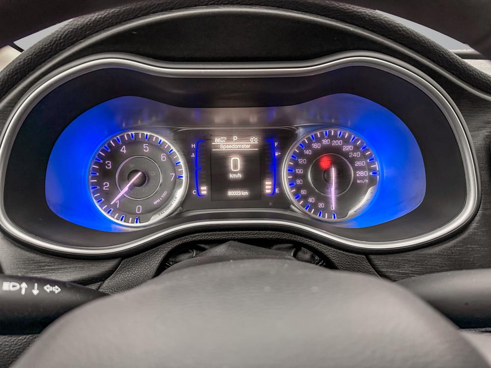 Chrysler 200 LX 2015 d&rsquo;occasion à vendre - 19