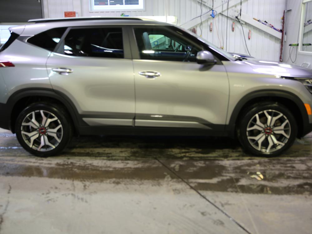 Kia Seltos 2023 Acier usage à vendre Kia Seltos 2023 Acier usage à vendre