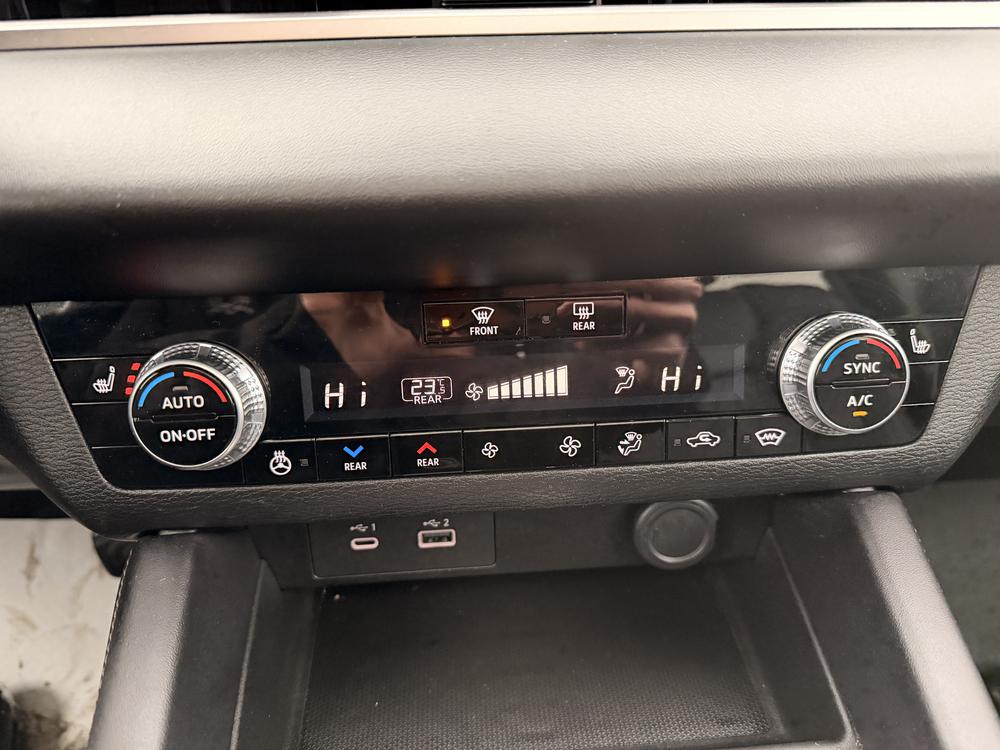 Mitsubishi Outlander PHEV 2023 Noir usage à vendre Mitsubishi Outlander PHEV 2023 Noir usage à vendre