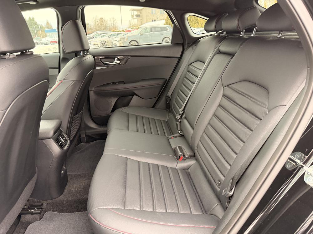 Kia Forte5 2023 Noir usage à vendre Kia Forte5 2023 Noir usage à vendre