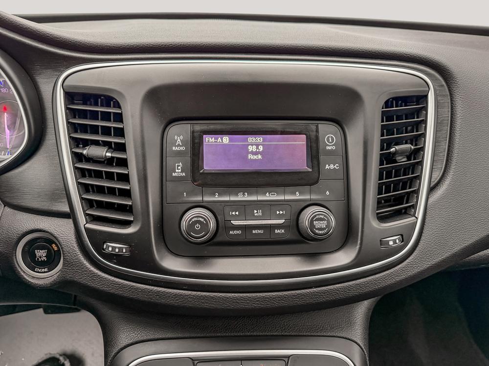 Chrysler 200 LX 2015 d&rsquo;occasion à vendre - 21