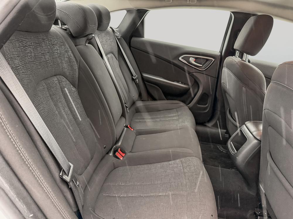 Chrysler 200 LX 2015 d&rsquo;occasion à vendre - 26