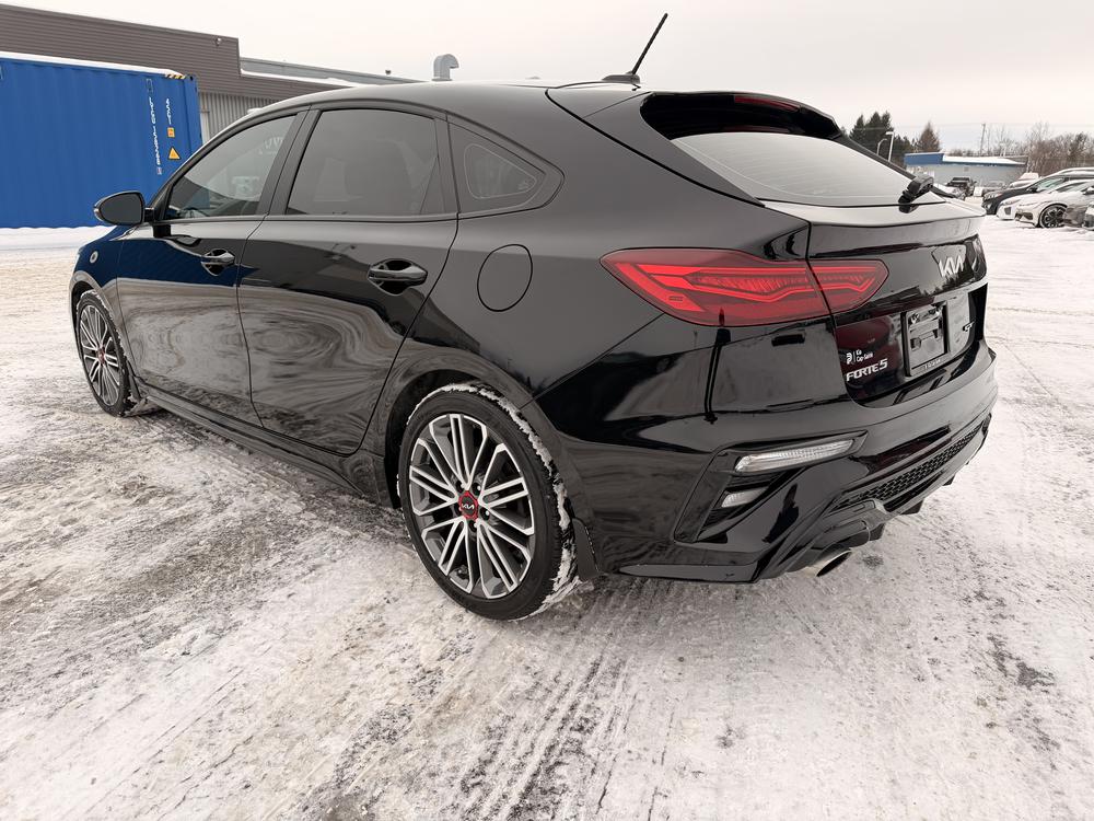 Kia Forte5 2023 Noir usage à vendre Kia Forte5 2023 Noir usage à vendre
