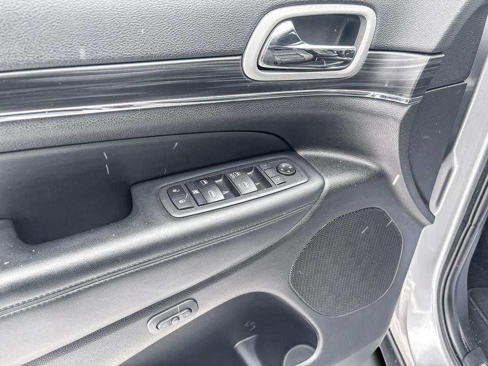 Jeep Grand Cherokee 2020 Argent usage à vendre Jeep Grand Cherokee 2020 Argent usage à vendre