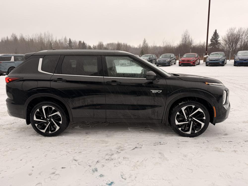 Mitsubishi Outlander PHEV 2023 Noir usage à vendre Mitsubishi Outlander PHEV 2023 Noir usage à vendre