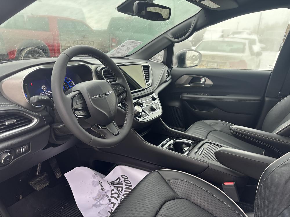 Chrysler Pacifica Hybrid 2024 Blanc usage à vendre Chrysler Pacifica Hybrid 2024 Blanc usage à vendre