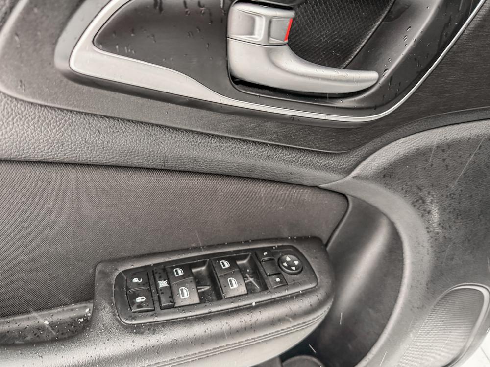 Chrysler 200 LX 2015 d&rsquo;occasion à vendre - 12