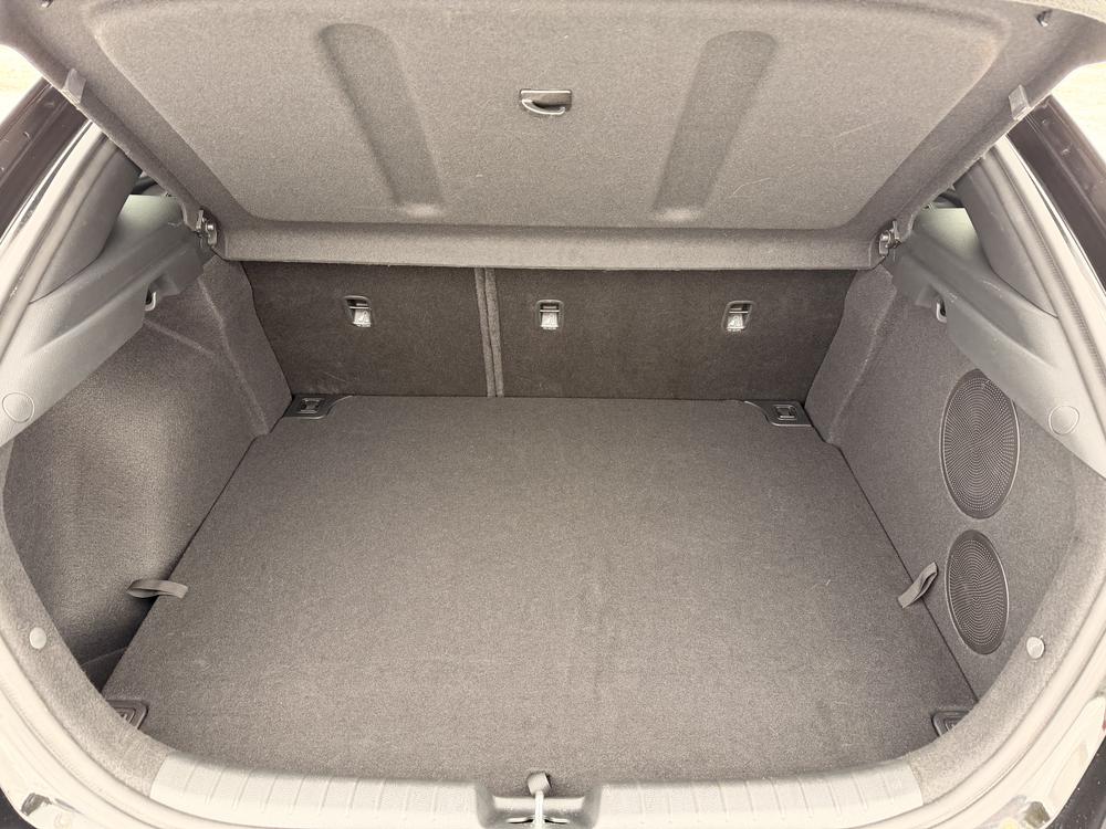 Kia Forte5 2023 Noir usage à vendre Kia Forte5 2023 Noir usage à vendre