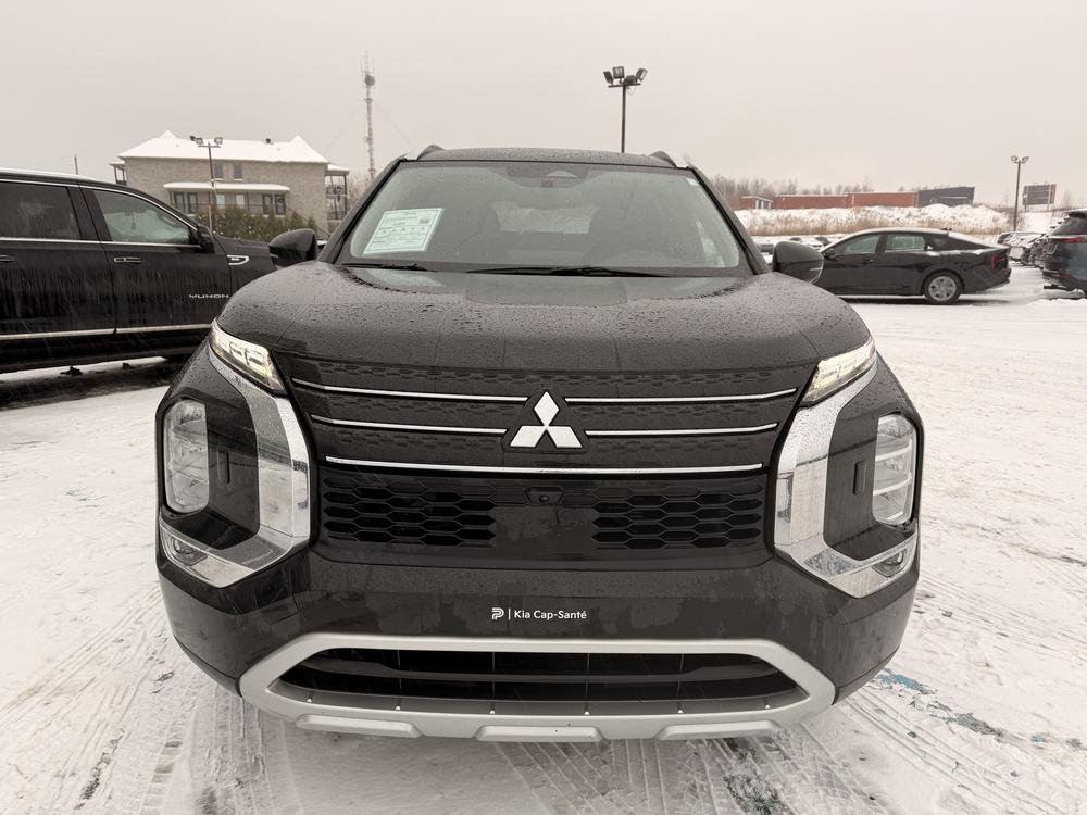 Mitsubishi Outlander PHEV 2023 Noir usage à vendre Mitsubishi Outlander PHEV 2023 Noir usage à vendre