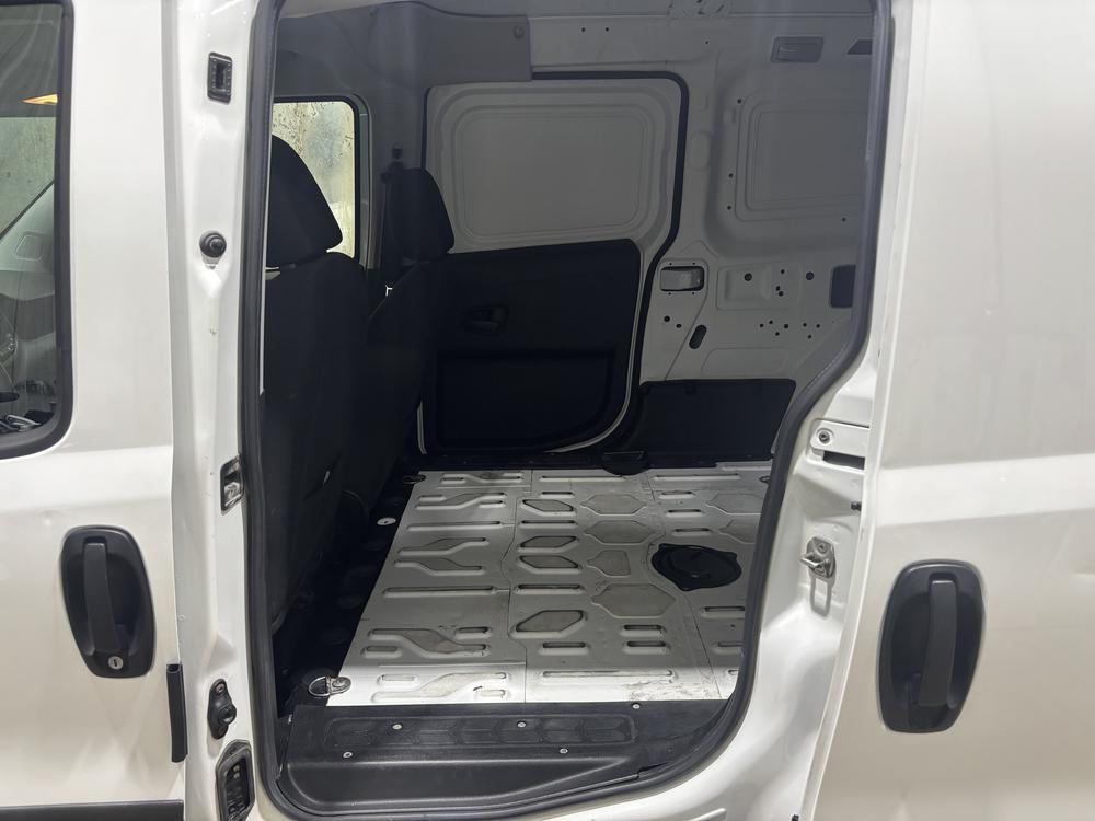 Ram ProMaster City fourgonnette utilitaire 2021 Blanc usage à vendre Ram ProMaster City fourgonnette utilitaire 2021 Blanc usage à vendre