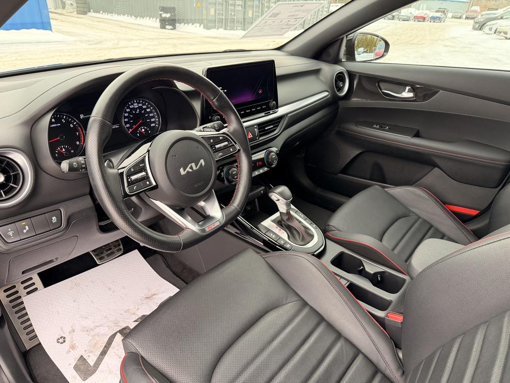 Kia Forte5 2023 Noir usage à vendre Kia Forte5 2023 Noir usage à vendre