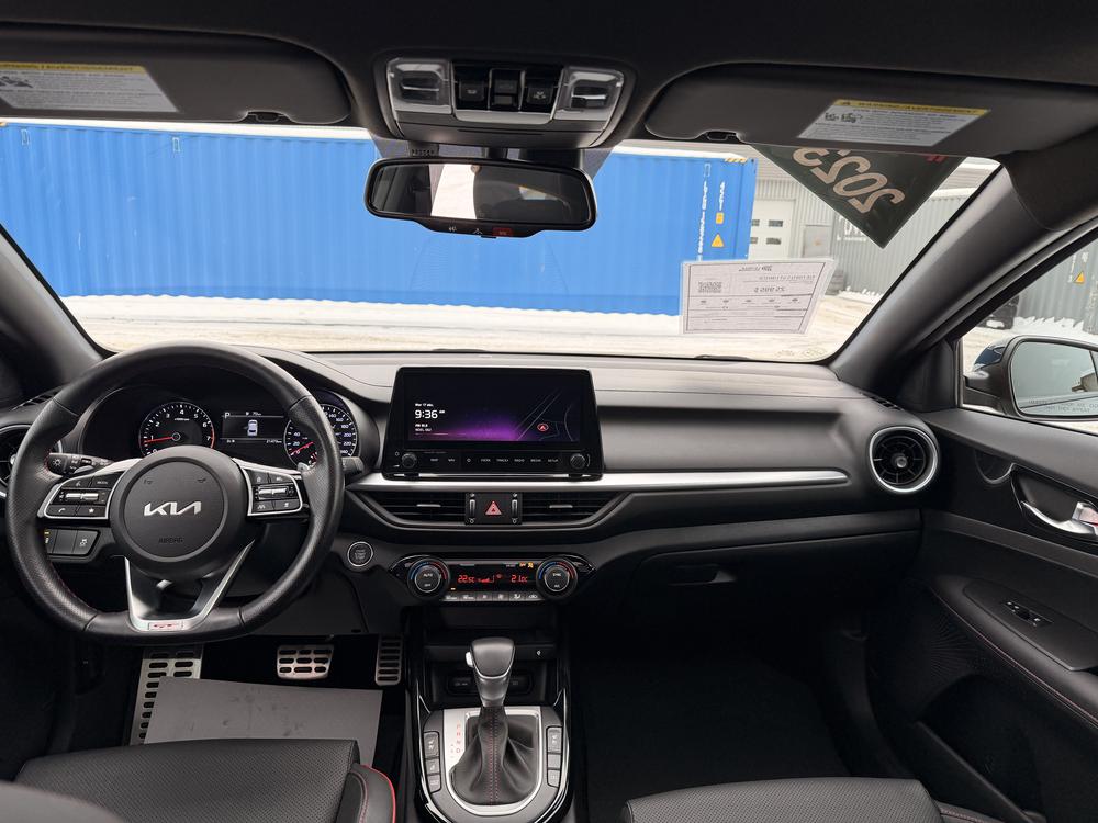 Kia Forte5 2023 Noir usage à vendre Kia Forte5 2023 Noir usage à vendre