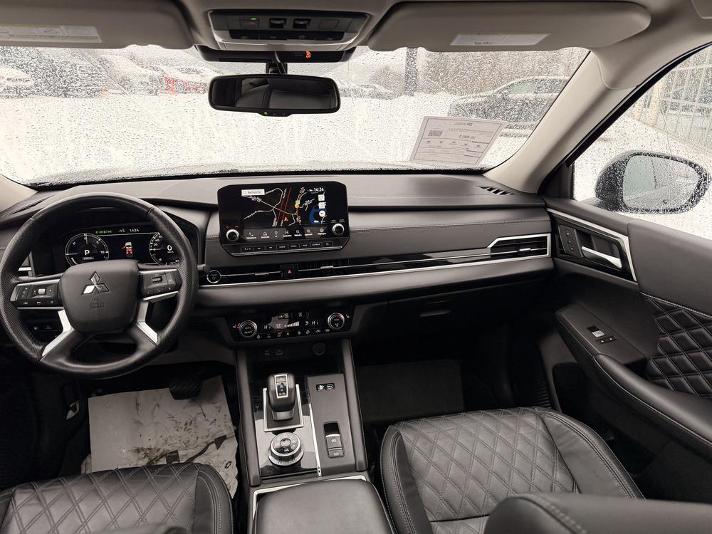 Mitsubishi Outlander PHEV 2023 Noir usage à vendre Mitsubishi Outlander PHEV 2023 Noir usage à vendre