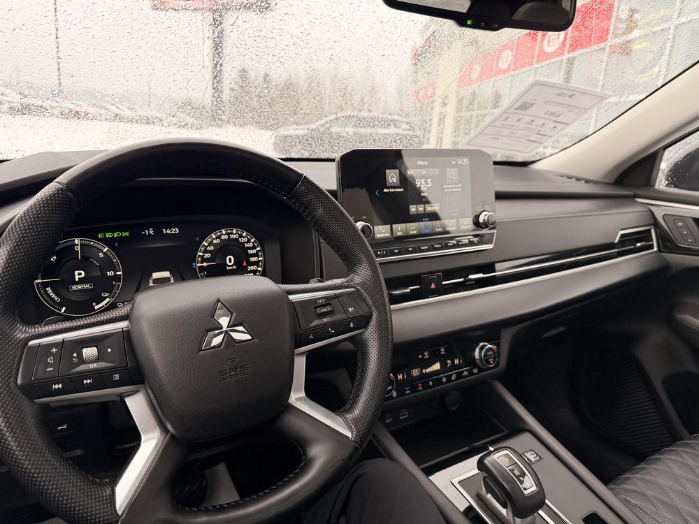 Mitsubishi Outlander PHEV 2023 Noir usage à vendre Mitsubishi Outlander PHEV 2023 Noir usage à vendre