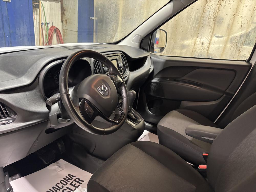 Ram ProMaster City fourgonnette utilitaire 2021 Blanc usage à vendre Ram ProMaster City fourgonnette utilitaire 2021 Blanc usage à vendre