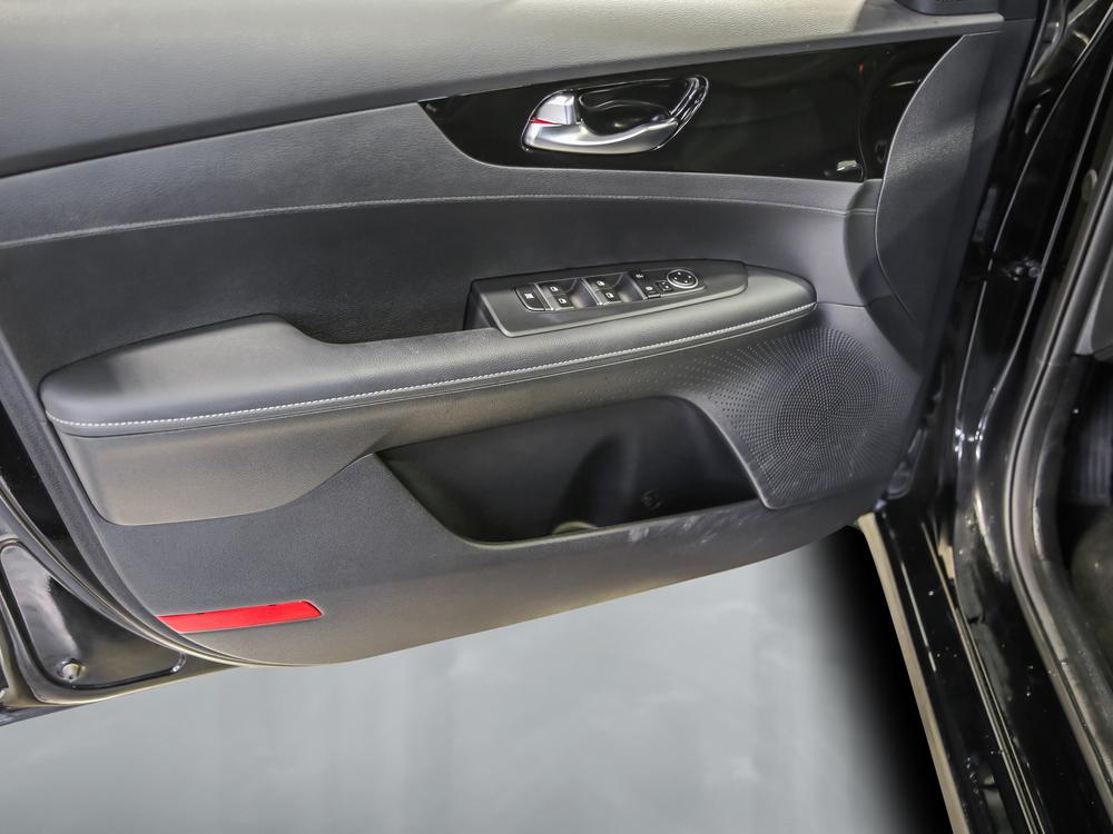 Kia Forte EX 2023 d&rsquo;occasion à vendre - 12