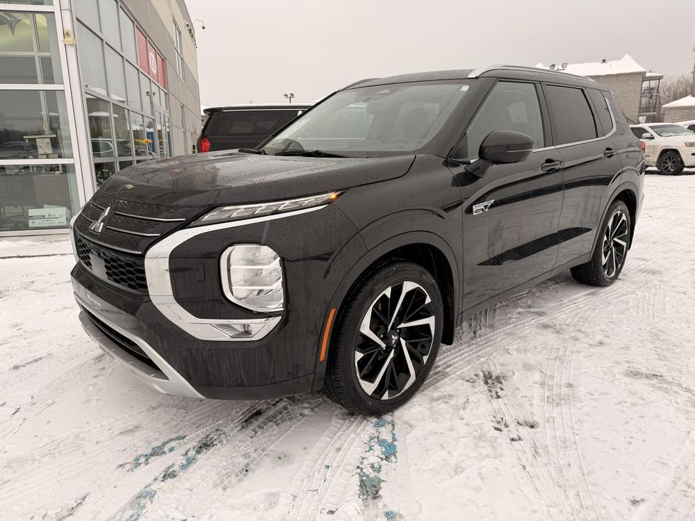 Mitsubishi Outlander PHEV 2023 Noir usage à vendre Mitsubishi Outlander PHEV 2023 Noir usage à vendre