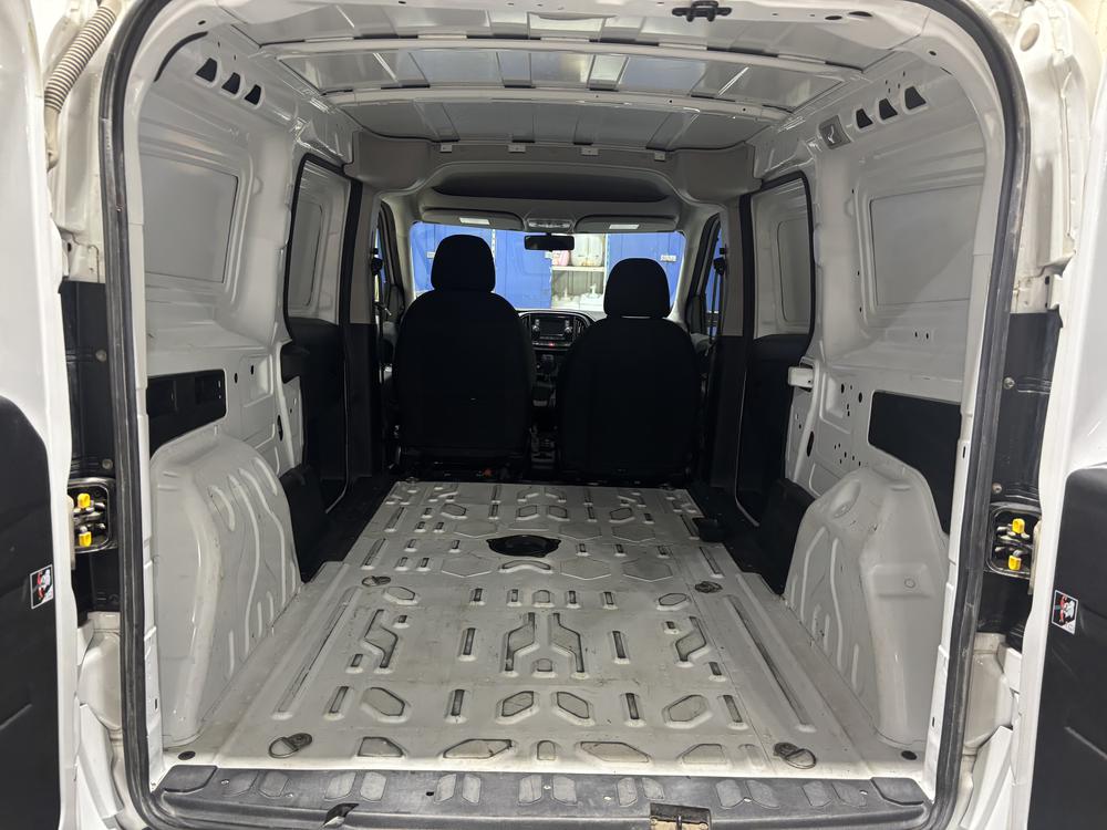 Ram ProMaster City fourgonnette utilitaire 2021 Blanc usage à vendre Ram ProMaster City fourgonnette utilitaire 2021 Blanc usage à vendre