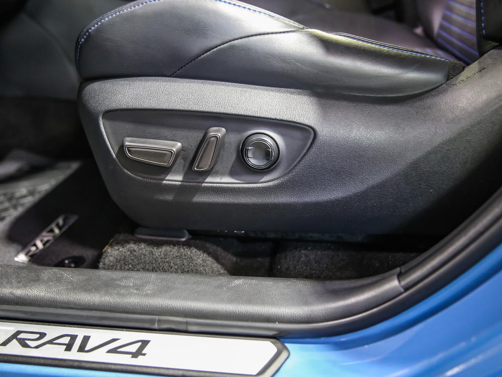 Toyota RAV4 XSE 2024 d&rsquo;occasion à vendre - 26