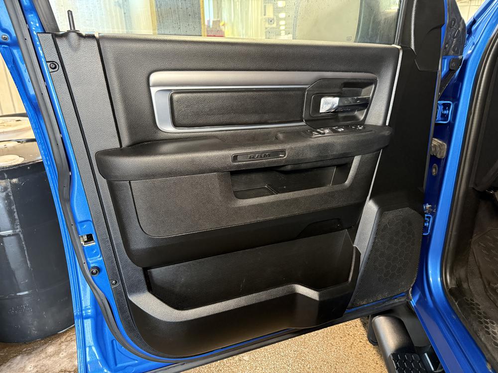 Ram 1500 Classic WARLOCK 2023 d&rsquo;occasion à vendre - 11