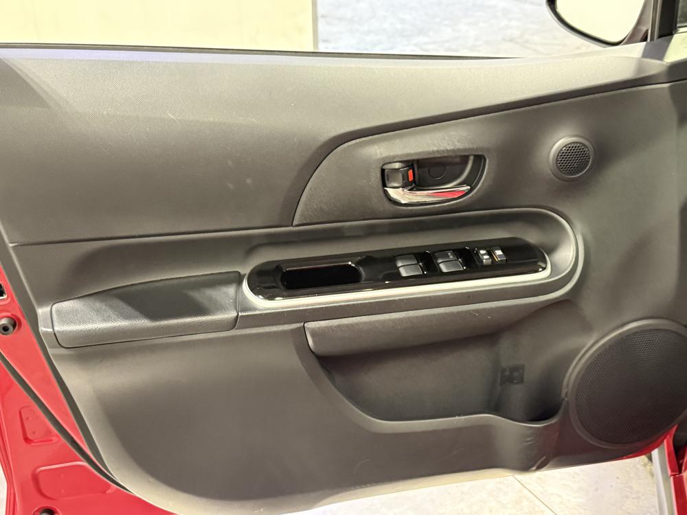 Toyota Prius c C 2018 d&rsquo;occasion à vendre - 13