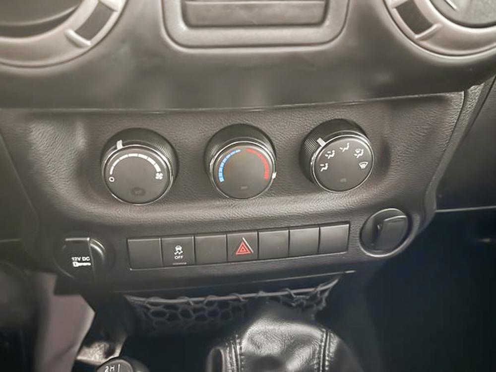 Jeep Wrangler sport 2014 d&rsquo;occasion à vendre - 24